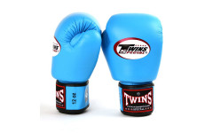 Боксерские перчатки Twins Special BGVL3 light blue 10 oz Боксерские перчатки Twins Special BGVL3 light blue 10 oz